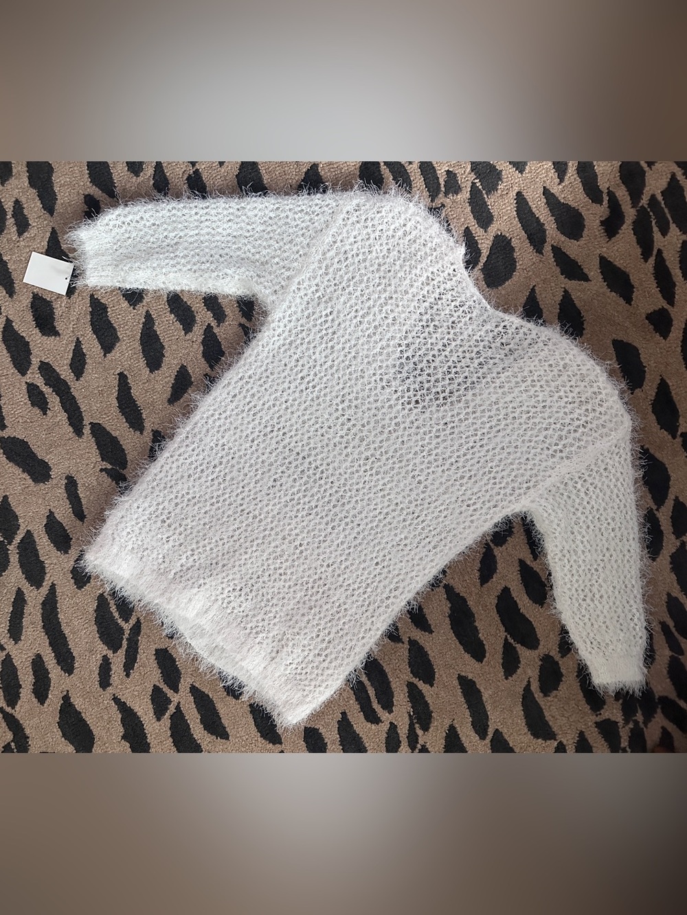 Nordstroms Tilden Fuzzy Eyelash White Opal V-Neck Sweater - NWT - Size S - Picture 9 of 9